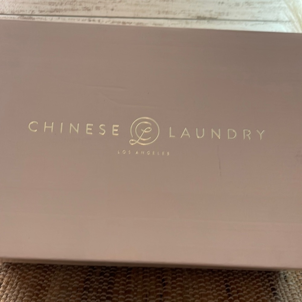 Chinese Laundry Skippy sandal in Pink color size 9.5.